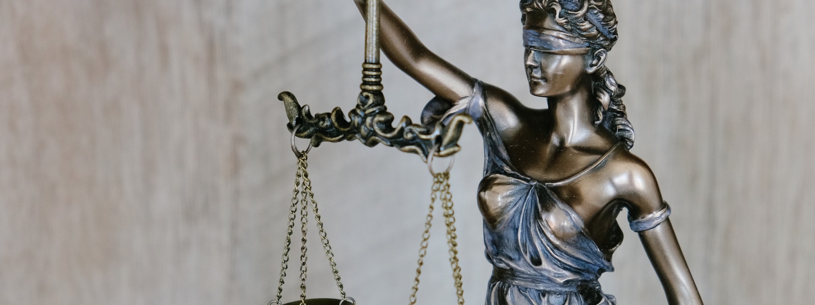 İŞ HUKUKUNDA ADIM ADIM: ÇALIŞAN VE İŞVEREN İÇİN REHBER